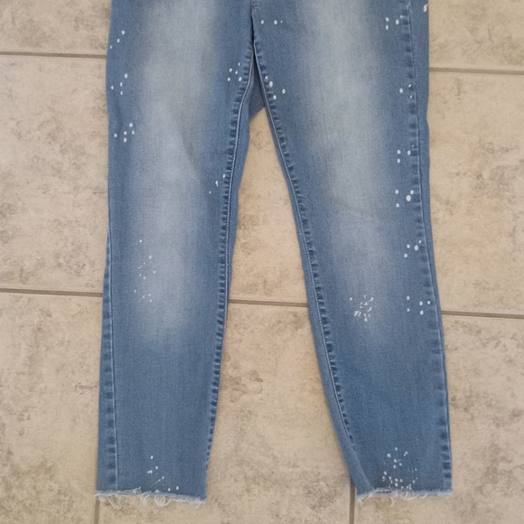 Woman's blue jeans - Picture 2 of 4